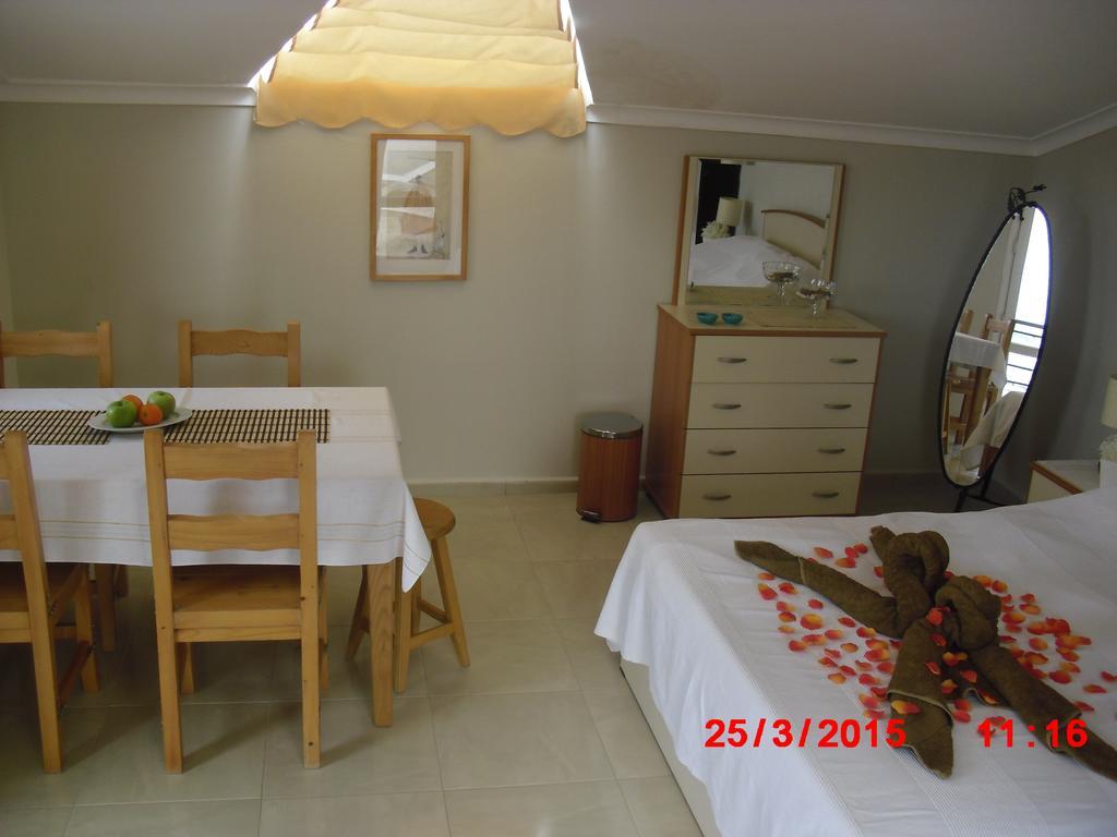 Gaby Daire Kuşadası