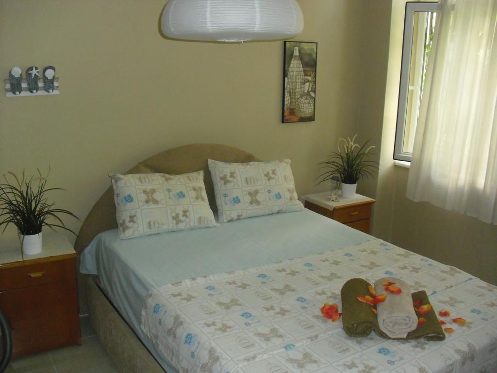 Gaby Daire Kuşadası